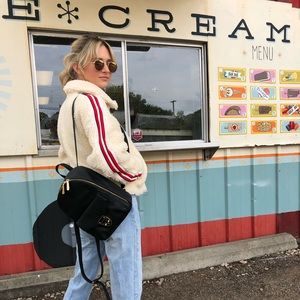 Meet your Posher, Hayley